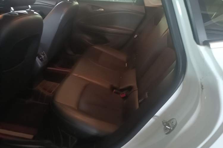 Used Buick Verano 2019 Sedan 20T Dual-Clutch Leading Model Left Rear Seat