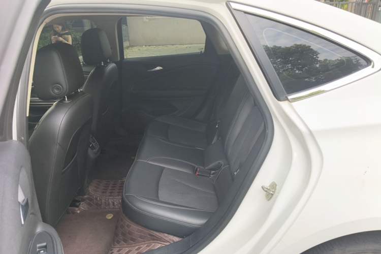 Used Buick Verano 2019 Sedan 20T Dual-Clutch Leading Model Left Rear Seat