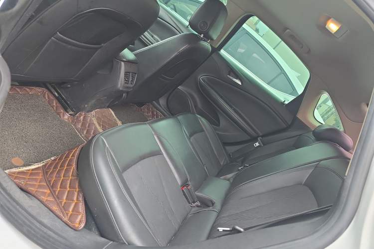 Used Buick Verano 2019 Sedan 20T Dual-Clutch Leading Model Left Rear Seat