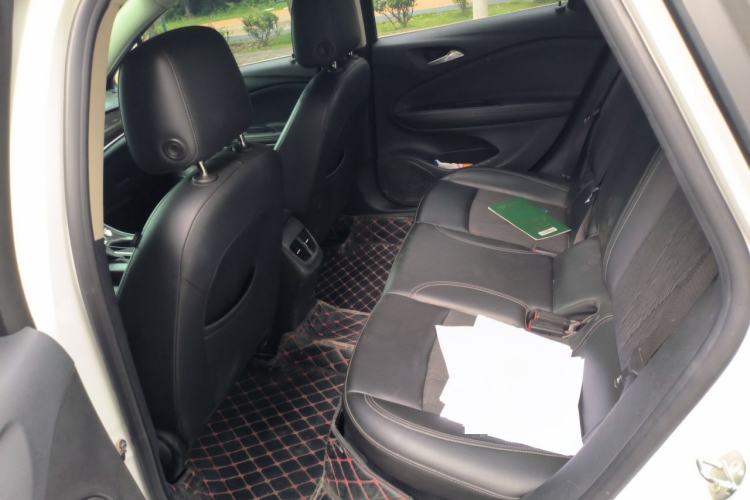 Used Buick Verano 2019 Sedan 20T Dual-Clutch Leading Model Left Rear Seat