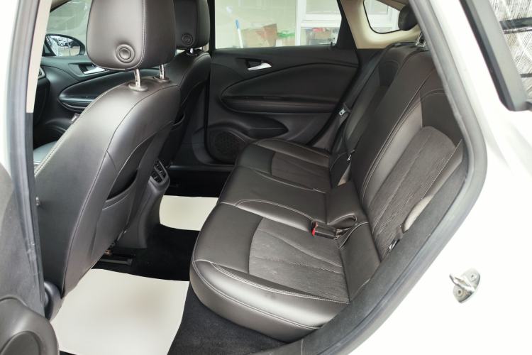 Used Buick Verano 2019 Sedan 20T Dual-Clutch Leading Model Left Rear Seat