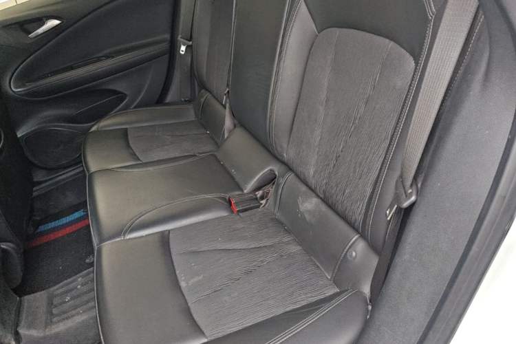 Used Buick Verano 2019 Sedan 20T Dual-Clutch Leading Model Left Rear Seat