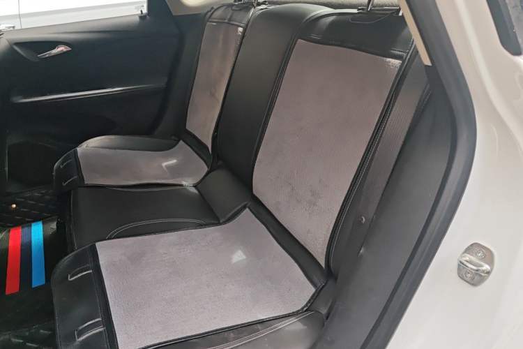 Used Buick Verano 2019 Sedan 20T Dual-Clutch Leading Model Left Rear Seat