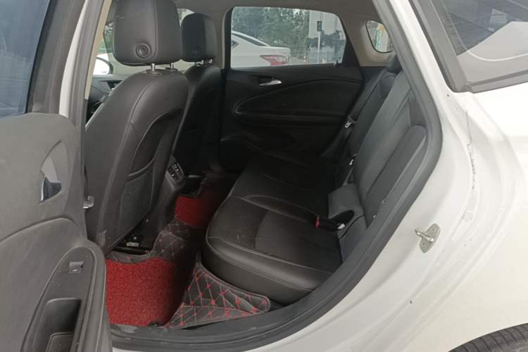 Used Buick Verano 2019 Sedan 20T Dual-Clutch Leading Model Left Rear Seat