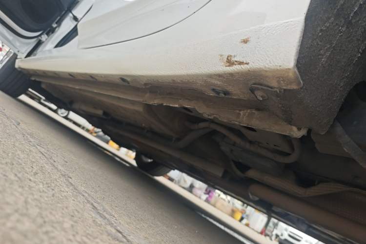 Used Buick Verano 2019 Sedan 20T Dual-Clutch Elite Model Left Side Sill