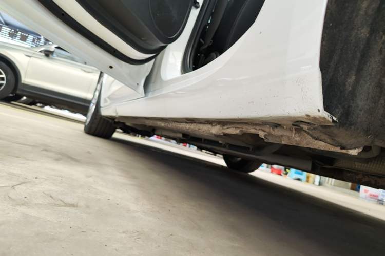 Used Buick Verano 2019 Sedan 20T Dual-Clutch Leading Model Left Side Sill