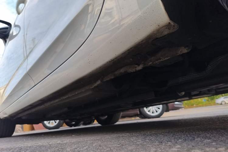 Used Buick Verano 2019 Sedan 20T Dual-Clutch Elite Model Left Side Sill