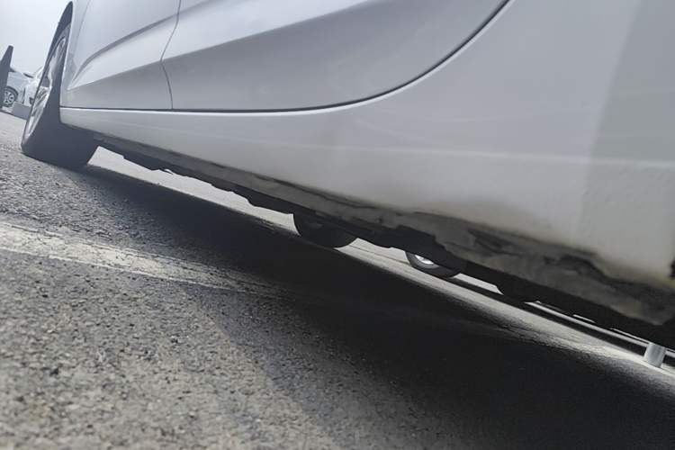 Used Buick Verano 2019 Sedan 20T Dual-Clutch Elite Model Left Side Sill