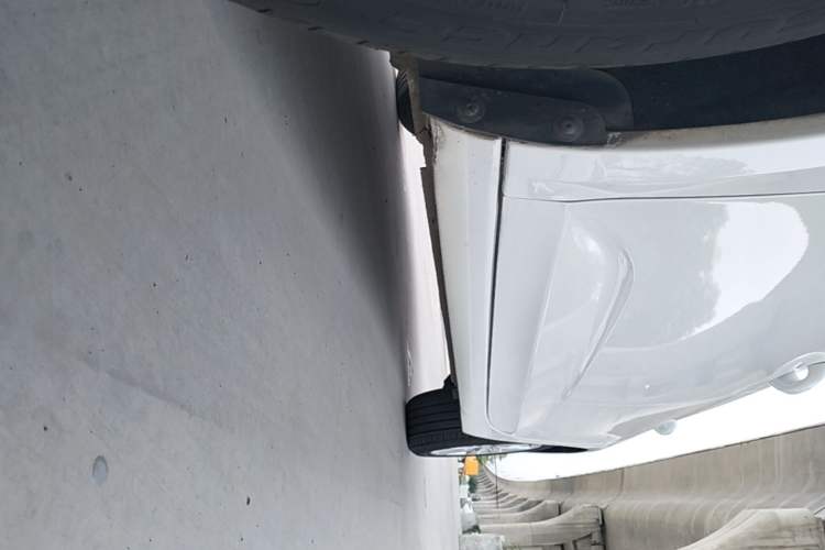 Used Buick Verano 2019 Sedan 20T Dual-Clutch Elite Model Left Side Sill