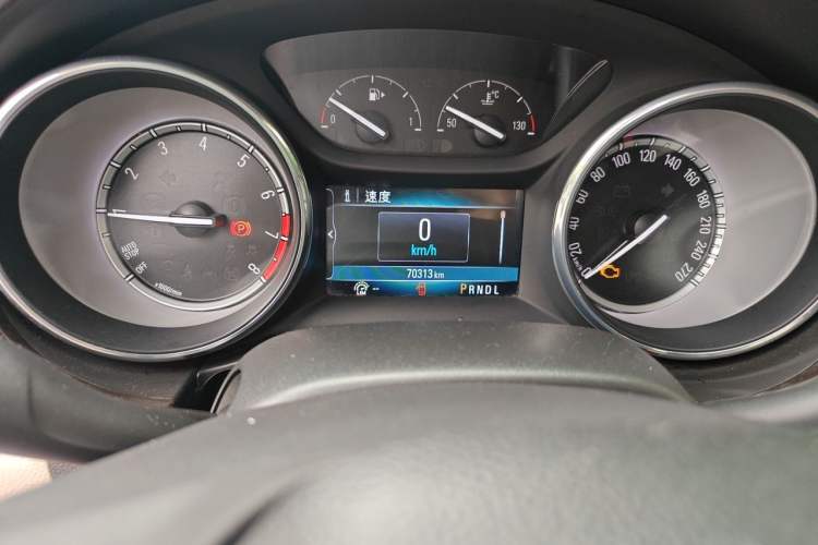Used Buick Verano 2019 Sedan 15S Automatic Leading Model Odometer Close Up