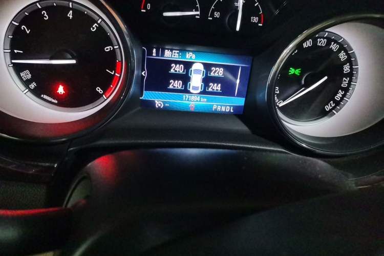 Used Buick Verano 2019 Sedan 15S Automatic Leading Model Odometer Close Up