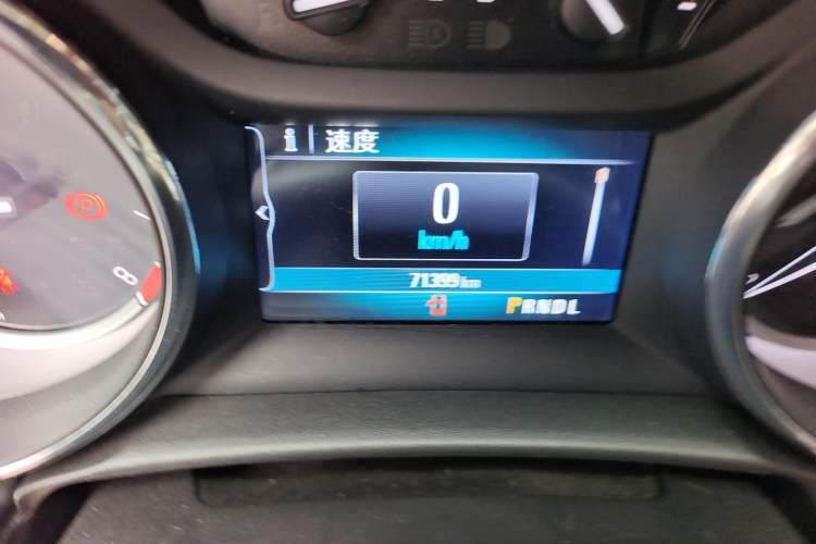 Used Buick Verano 2019 Sedan 15S Automatic Leading Model Odometer Close Up