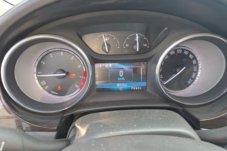 Used Buick Verano 2019 Sedan 20T Dual-Clutch Leading Model Odometer Close Up