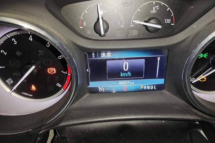 Used Buick Verano 2019 Sedan 15S Automatic Leading Model Odometer Close Up
