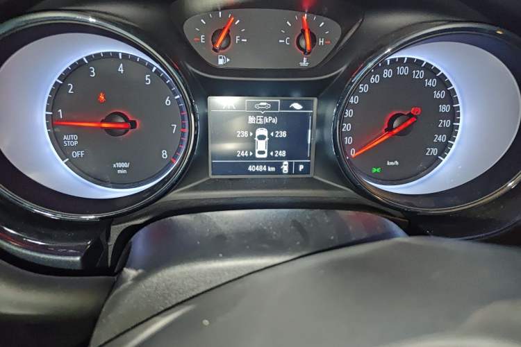 Used Buick Verano 2019 Hatchback 15S Automatic Leading Model Odometer Close Up