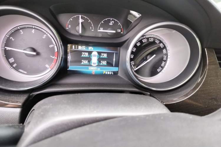 Used Buick Verano 2019 Sedan 20T Dual-Clutch Leading Model Odometer Close Up