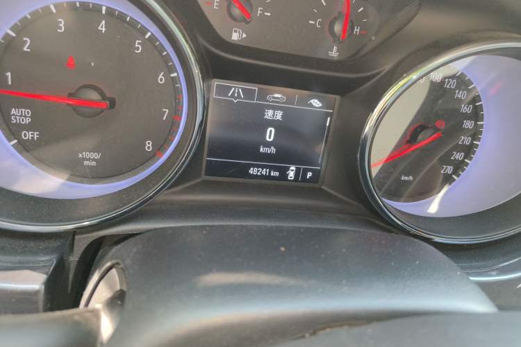 Used Buick Verano 2019 Hatchback 15S Automatic Leading Model Odometer Close Up