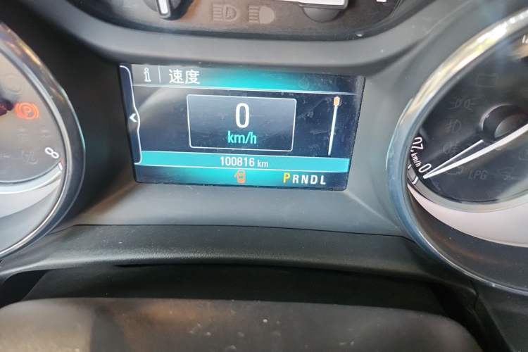 Used Buick Verano 2019 Sedan 20T Dual-Clutch Leading Model Odometer Close Up