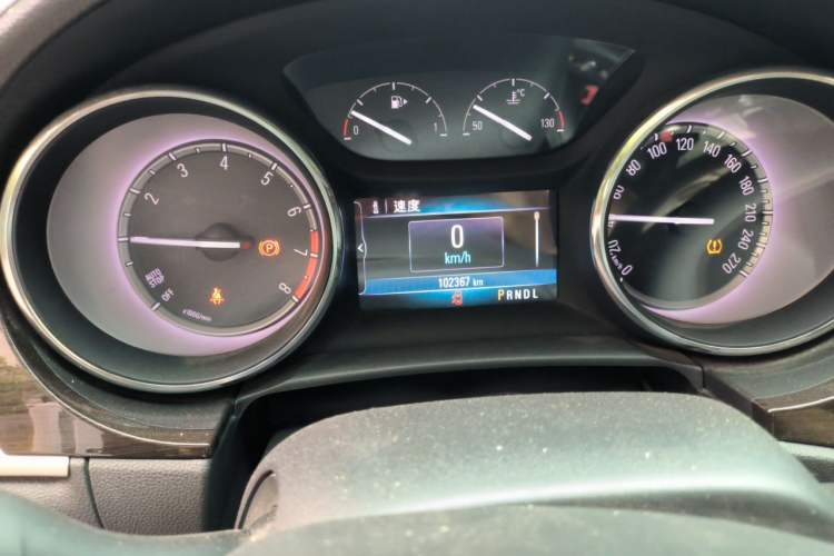 Used Buick Verano 2019 Sedan 20T Dual-Clutch Leading Model Odometer Close Up