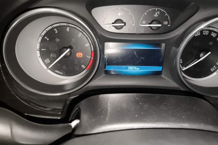 Used Buick Verano 2019 Sedan 15S Automatic Leading Model Odometer Close Up