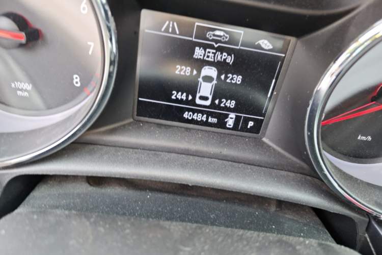 Used Buick Verano 2019 Hatchback 15S Automatic Leading Model Odometer Close Up