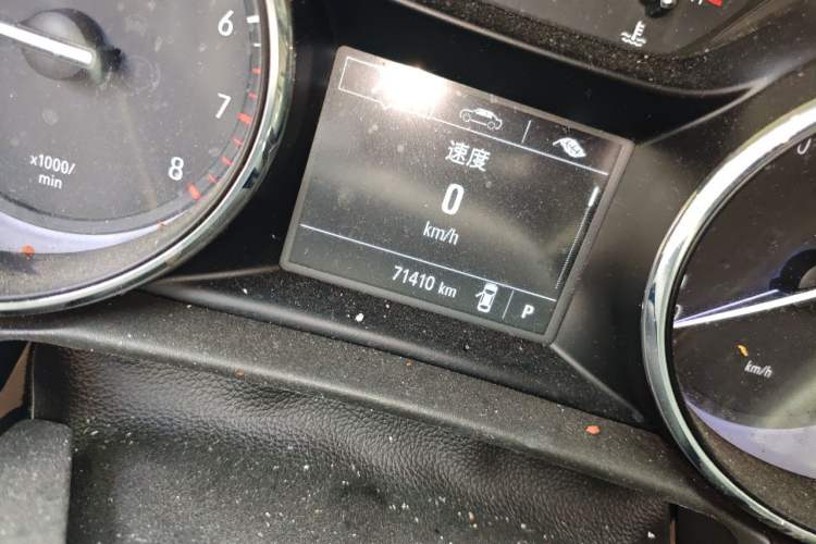 Used Buick Verano 2019 Sedan 15S Automatic Entry Model Odometer Close Up
