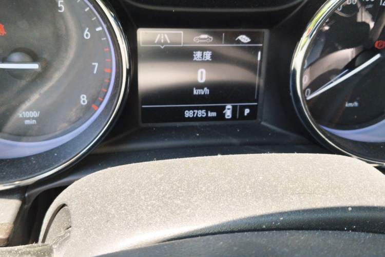 Used Buick Verano 2019 Sedan 15S Automatic Entry Model Odometer Close Up