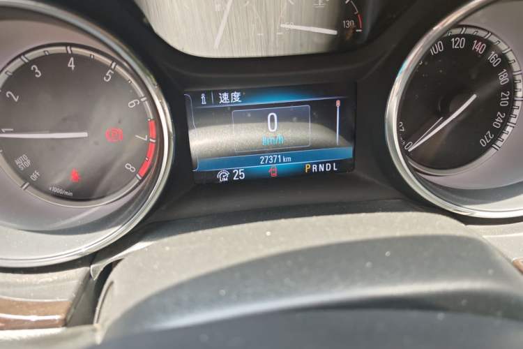 Used Buick Verano 2019 Sedan 15S Automatic Leading Model Odometer Close Up