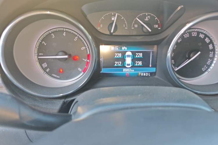 Used Buick Verano 2019 Sedan 20T Dual-Clutch Leading Model Odometer Close Up