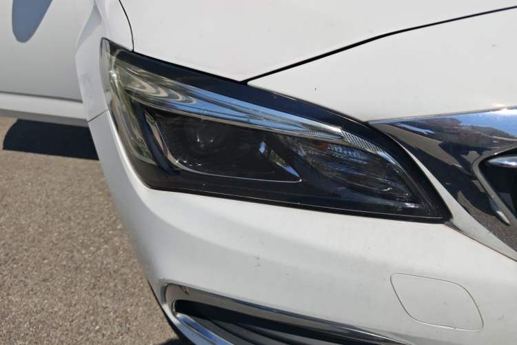 Used Buick Verano 2019 Sedan 15S Automatic Leading Model Right Front Headlight