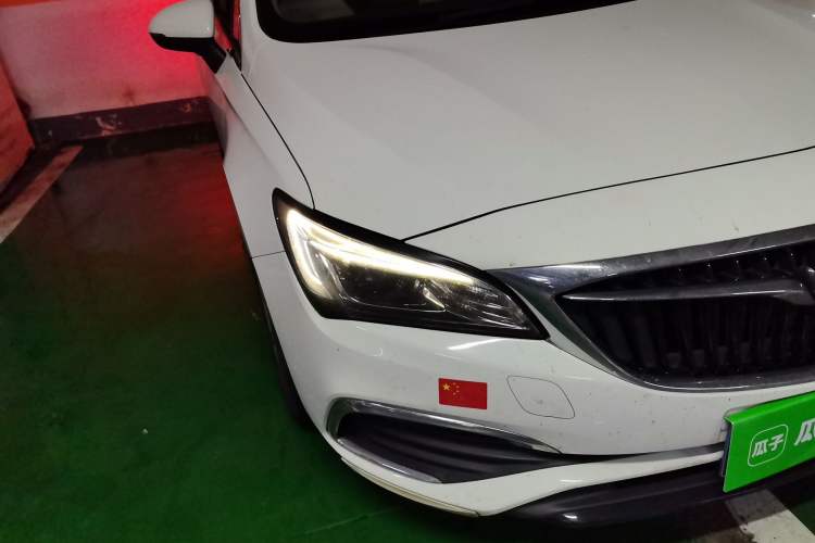 Used Buick Verano 2019 Sedan 15S Automatic Leading Model Right Front Headlight