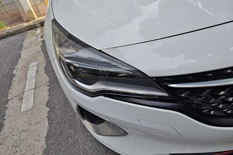 Used Buick Verano 2019 Two-Door GS 20T Dual-Clutch Progressive Model Right Front Headlight