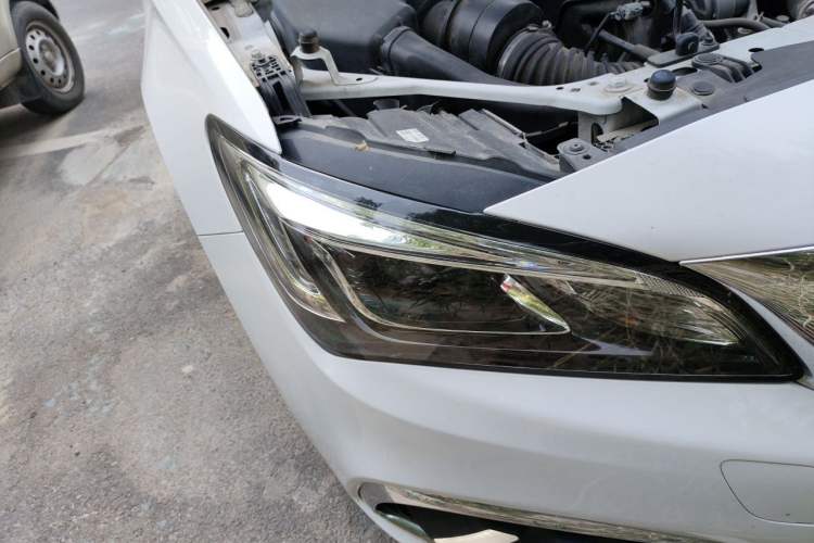 Used Buick Verano 2019 Sedan 20T Dual-Clutch Leading Model Right Front Headlight