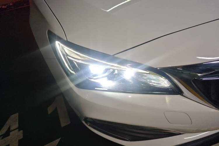 Used Buick Verano 2019 Sedan 15S Automatic Leading Model Right Front Headlight