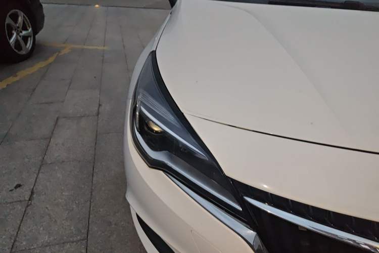 Used Buick Verano 2019 Hatchback 15S Automatic Leading Model Right Front Headlight