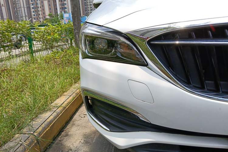 Used Buick Verano 2019 Sedan 20T Dual-Clutch Leading Model Right Front Headlight