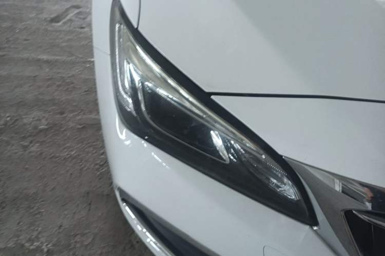 Used Buick Verano 2019 Sedan 20T Dual-Clutch Leading Model Right Front Headlight