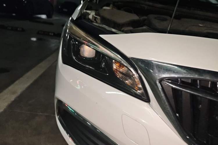 Used Buick Verano 2019 Sedan 15S Automatic Leading Model Right Front Headlight
