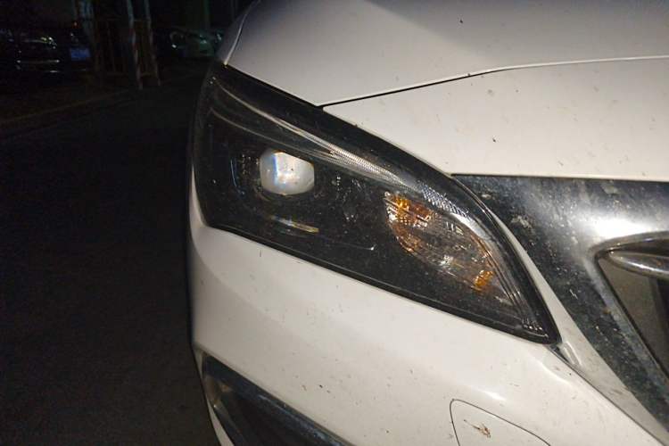 Used Buick Verano 2019 Sedan 20T Dual-Clutch Elite Model Right Front Headlight