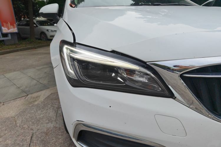 Used Buick Verano 2019 Sedan 20T Dual-Clutch Leading Model Right Front Headlight