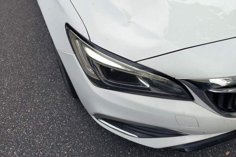 Used Buick Verano 2019 Sedan 20T Dual-Clutch Leading Model Right Front Headlight