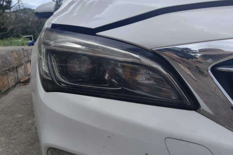 Used Buick Verano 2019 Sedan 20T Dual-Clutch Leading Model Right Front Headlight