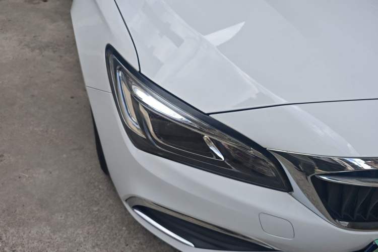 Used Buick Verano 2019 Sedan 15S Automatic Leading Model Right Front Headlight