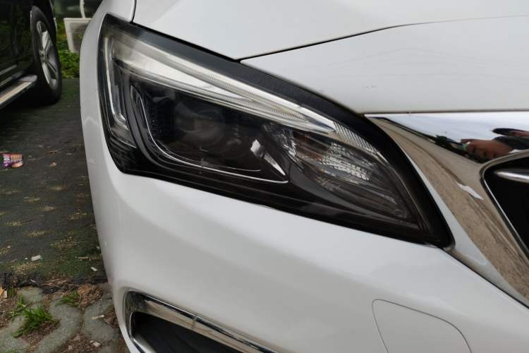 Used Buick Verano 2019 Sedan 15S Automatic Leading Model Right Front Headlight