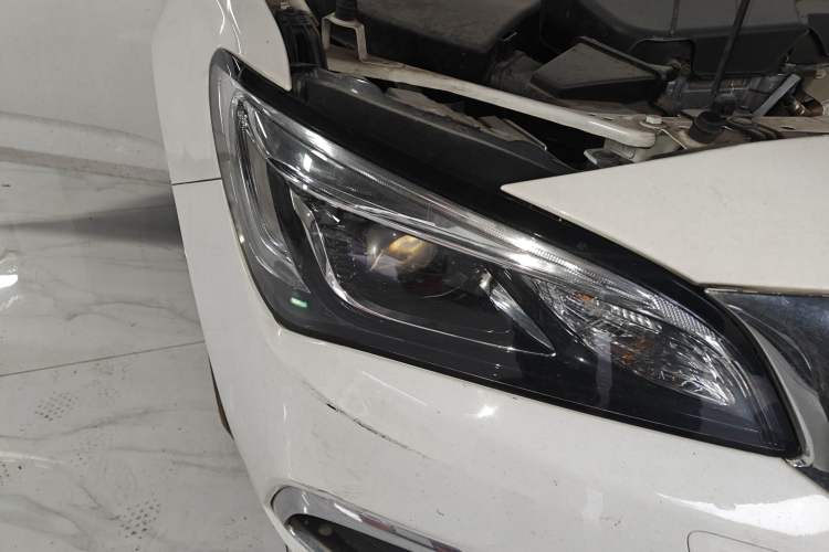Used Buick Verano 2019 Sedan 15S Automatic Leading Model Right Front Headlight