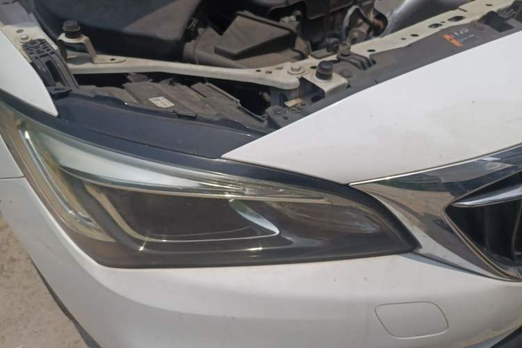 Used Buick Verano 2019 Sedan 15S Automatic Leading Model Right Front Headlight