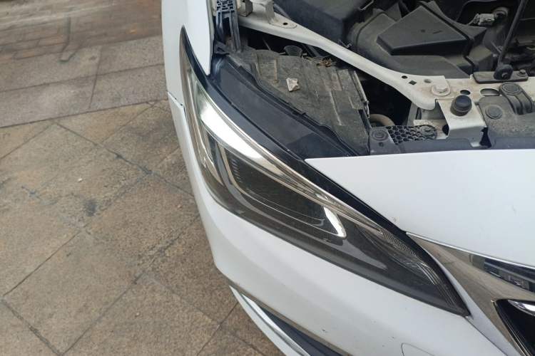 Used Buick Verano 2019 Sedan 15S Automatic Leading Model Right Front Headlight
