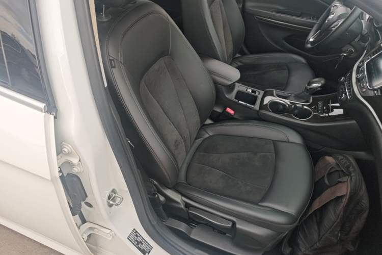 Used Buick Verano 2019 Sedan 20T Dual-Clutch Elite Model Right Front Seat