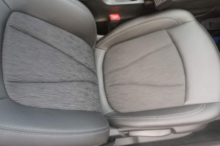 Used Buick Verano 2019 Sedan 20T Dual-Clutch Leading Model Right Front Seat
