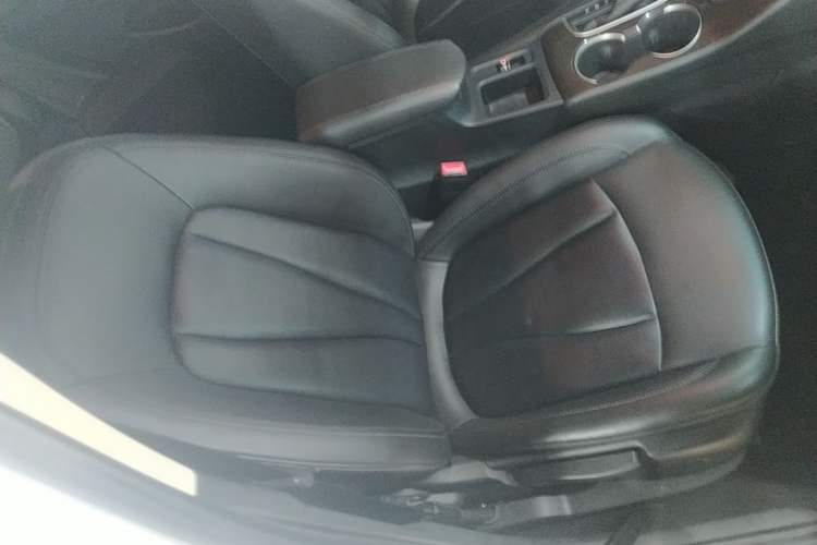 Used Buick Verano 2019 Sedan 20T Dual-Clutch Leading Model Right Front Seat